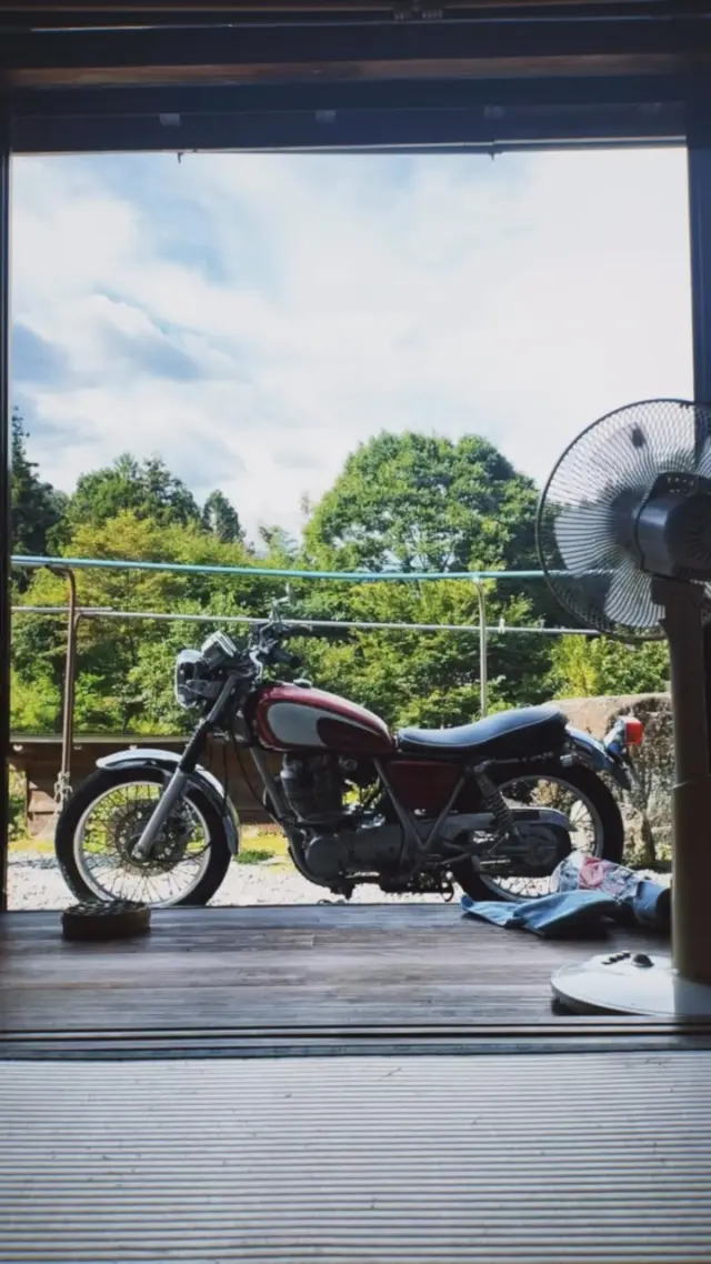 フジロックの配信を見ながらキャブのオーバーホールとガスフィルターの交換。
とても暑い。

#yamahasr400 #yamaha #sr400 #motorcyclemaintenance #summerday #ヤマハ #バイクメンテナンス #fujirock #fujirockfestival #フジロック