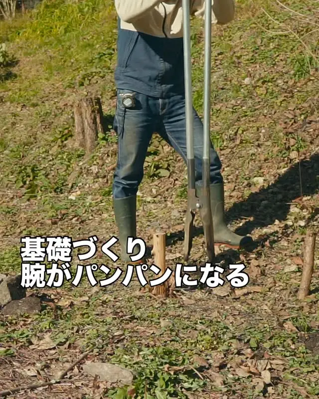 DIY Chicken Coop #1 | Building the Foundation

ニワトリ小屋の基礎をつくる
水平はちゃんととれているかな？などと思いながら 
静かな作業

Building the foundation of our chicken coop
It’s quiet, steady work — but this is where it all begins.

次は柱を立てます
保存してあとで見返してね

#homesteadlife #diy #chickencoop #woodworking
#mountainlife #山暮らし #ニワトリ小屋 #田舎暮らし #自給自足 #セルフビルド