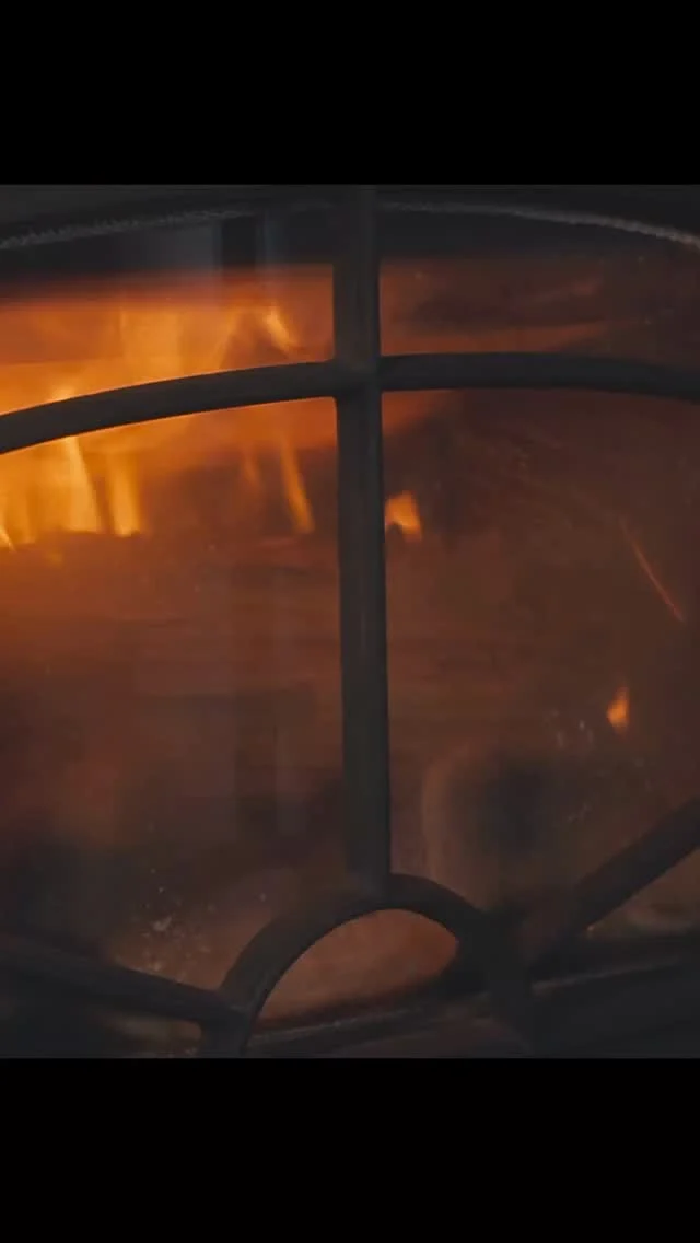 Firelight & Wool Socks

Snow keeps falling.
A few stitches, and these wool socks will last a little longer.

降り続く雪
このウールの靴下も、直せばもうしばらく履けそう

#homesteadlife #山暮らし #森暮らし #darning #ダーニング